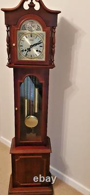 Granddaughter clock, Chiming granddaughter clock